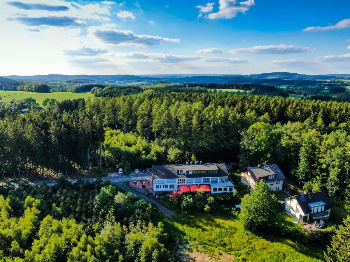 Hotel Landhaus Berghof Wenden  Экстерьер фото