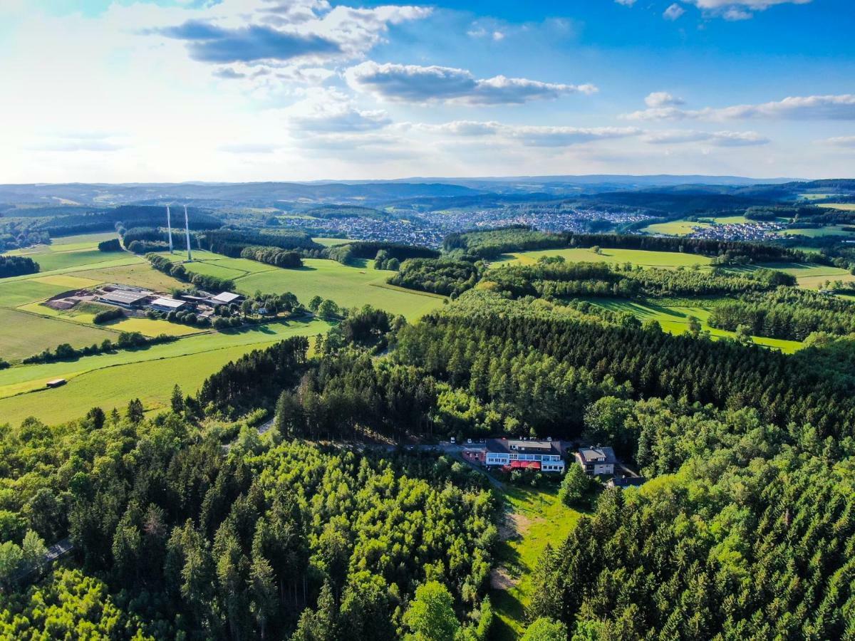 Hotel Landhaus Berghof Wenden  Экстерьер фото